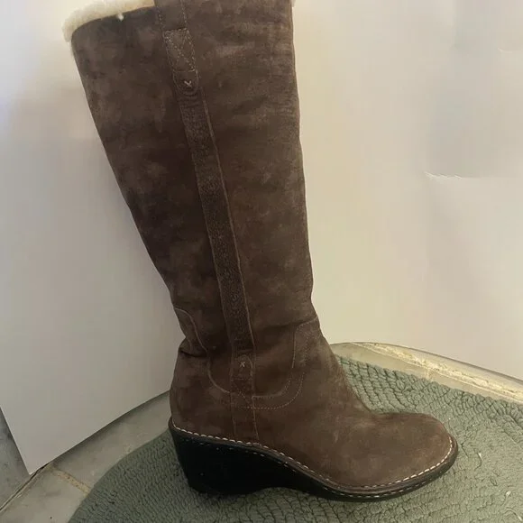 UGG Hartley Winter brown suede tall Boot wedge heel zip side Size 8 - Picture 5 of 11
